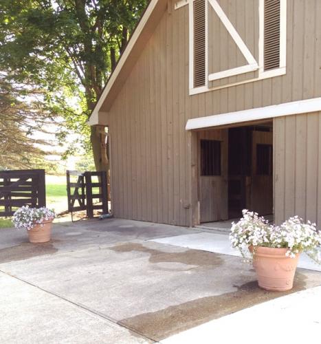 Horse barn2